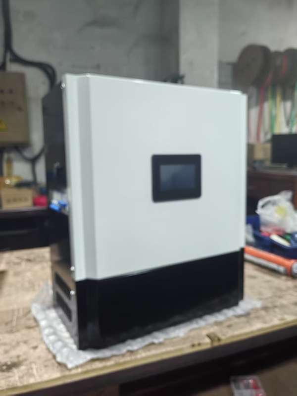 الحد الأقصى لتحميل التيار 60A خارج الشبكة 220mm X 150mm X 65mm Mppt نطاق الجهد 90-520V مخصص/220-530Vac