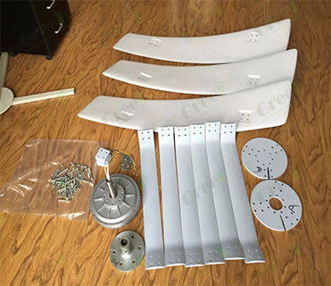 24-380Vac التوجه الاختياري توربين التوجه الرأسي لسرعة الرياح المقطوعة 3 M/s